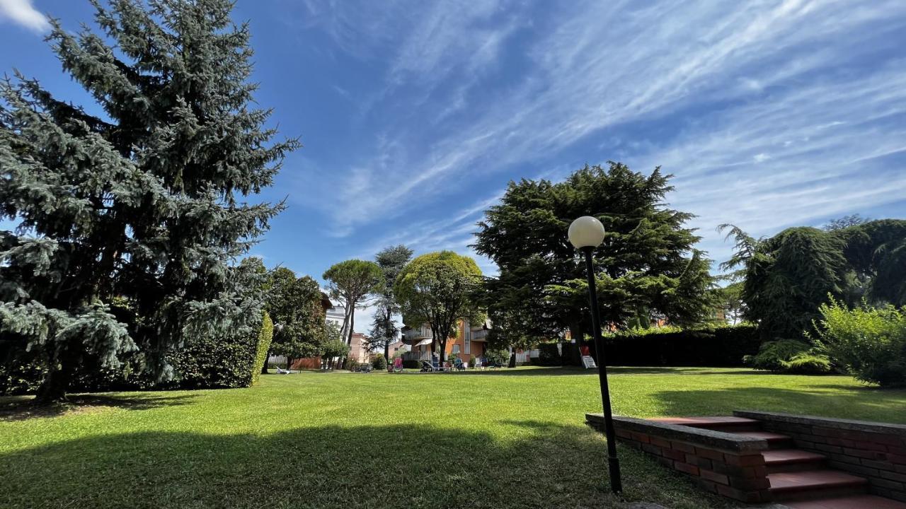 Easy Apartments Peschiera ペスキエーラ・デル・ガルダ エクステリア 写真