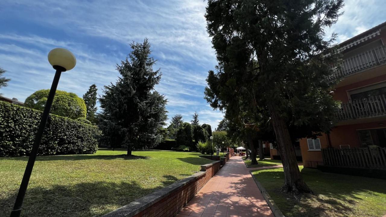Easy Apartments Peschiera ペスキエーラ・デル・ガルダ エクステリア 写真