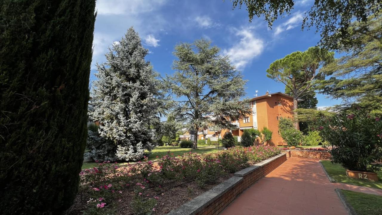 Easy Apartments Peschiera ペスキエーラ・デル・ガルダ エクステリア 写真