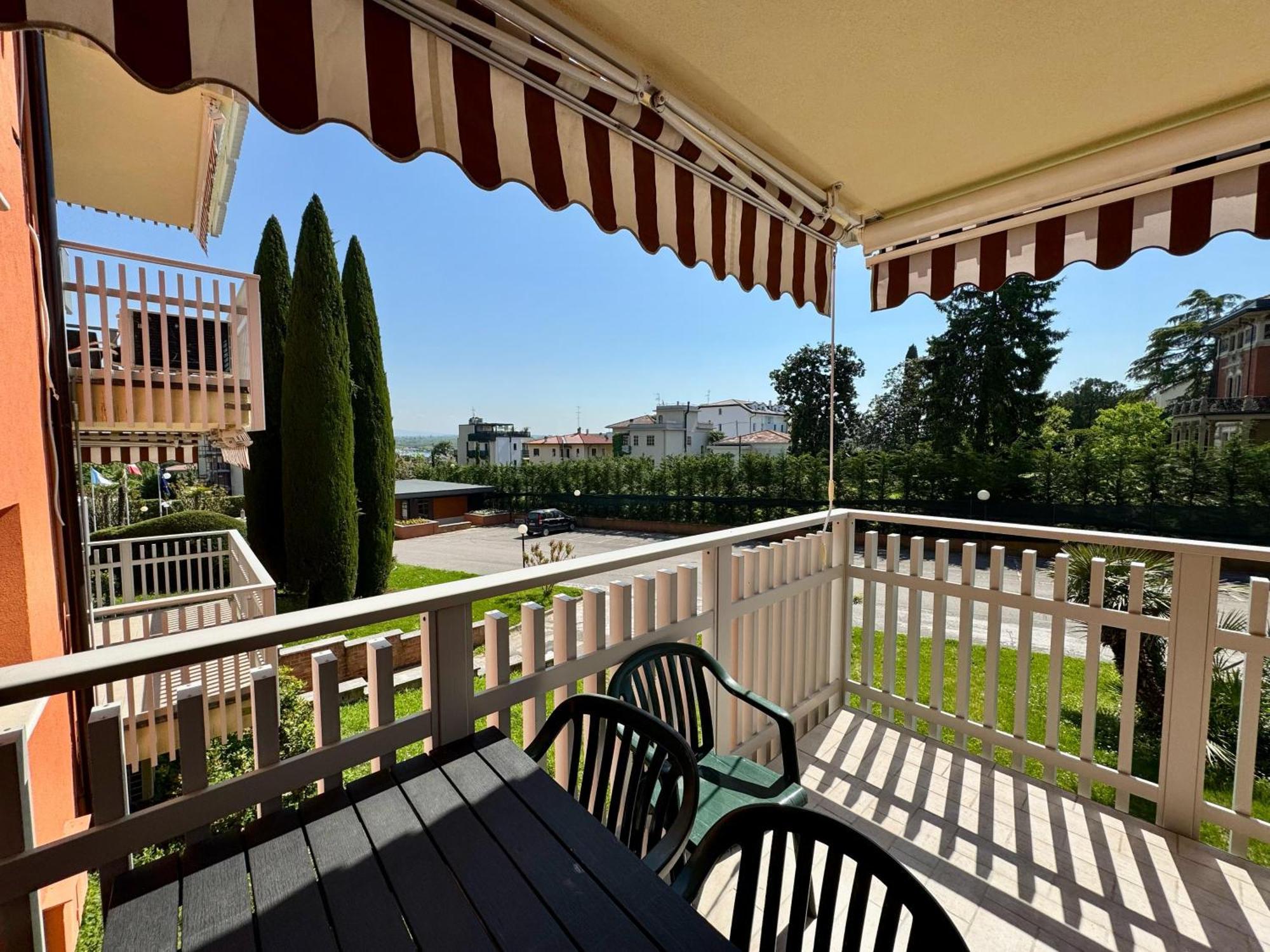 Easy Apartments Peschiera ペスキエーラ・デル・ガルダ エクステリア 写真
