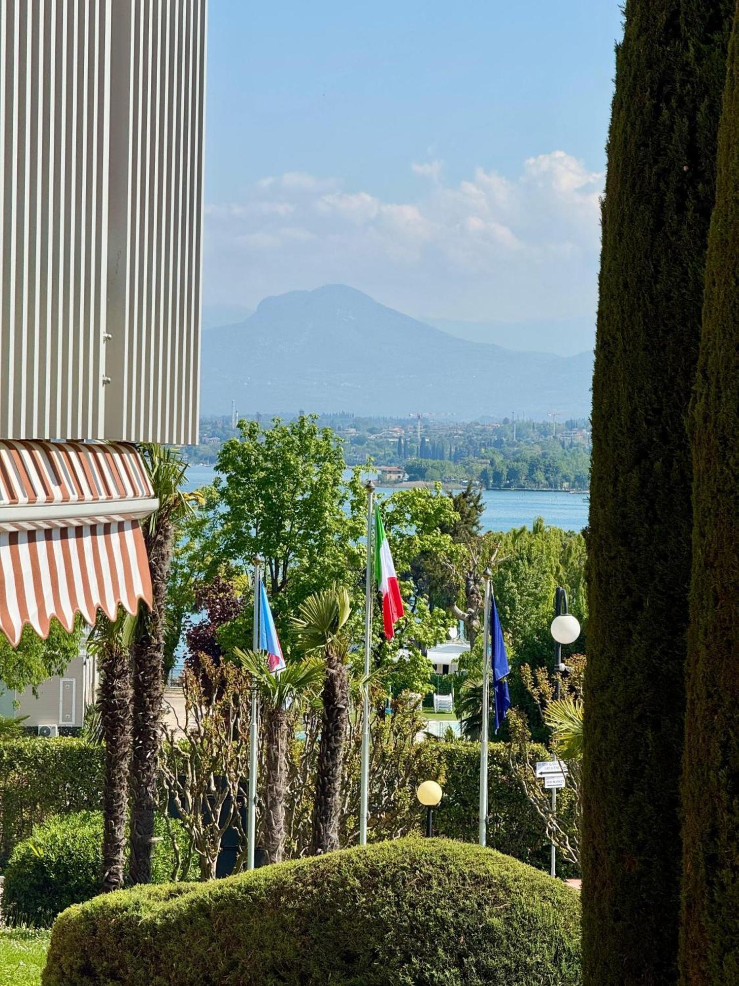 Easy Apartments Peschiera ペスキエーラ・デル・ガルダ エクステリア 写真