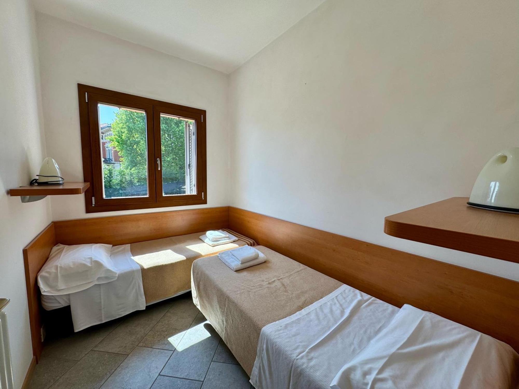 Easy Apartments Peschiera ペスキエーラ・デル・ガルダ エクステリア 写真