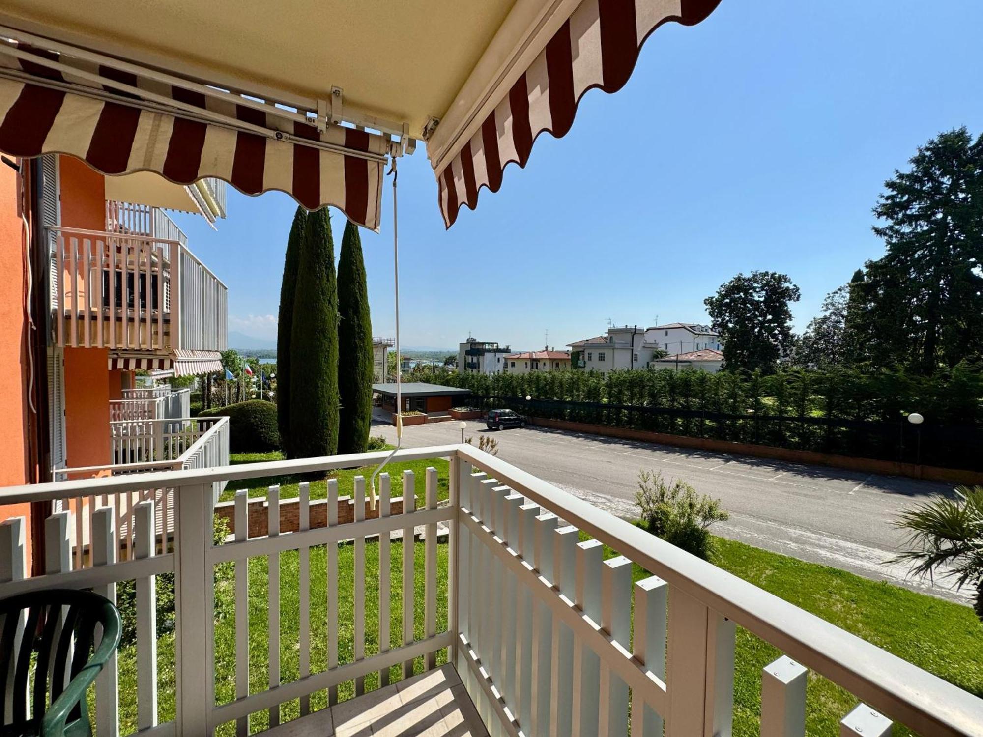 Easy Apartments Peschiera ペスキエーラ・デル・ガルダ エクステリア 写真